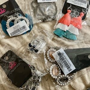 LOT of paparazzi jewelry. 6 pieces NEW.